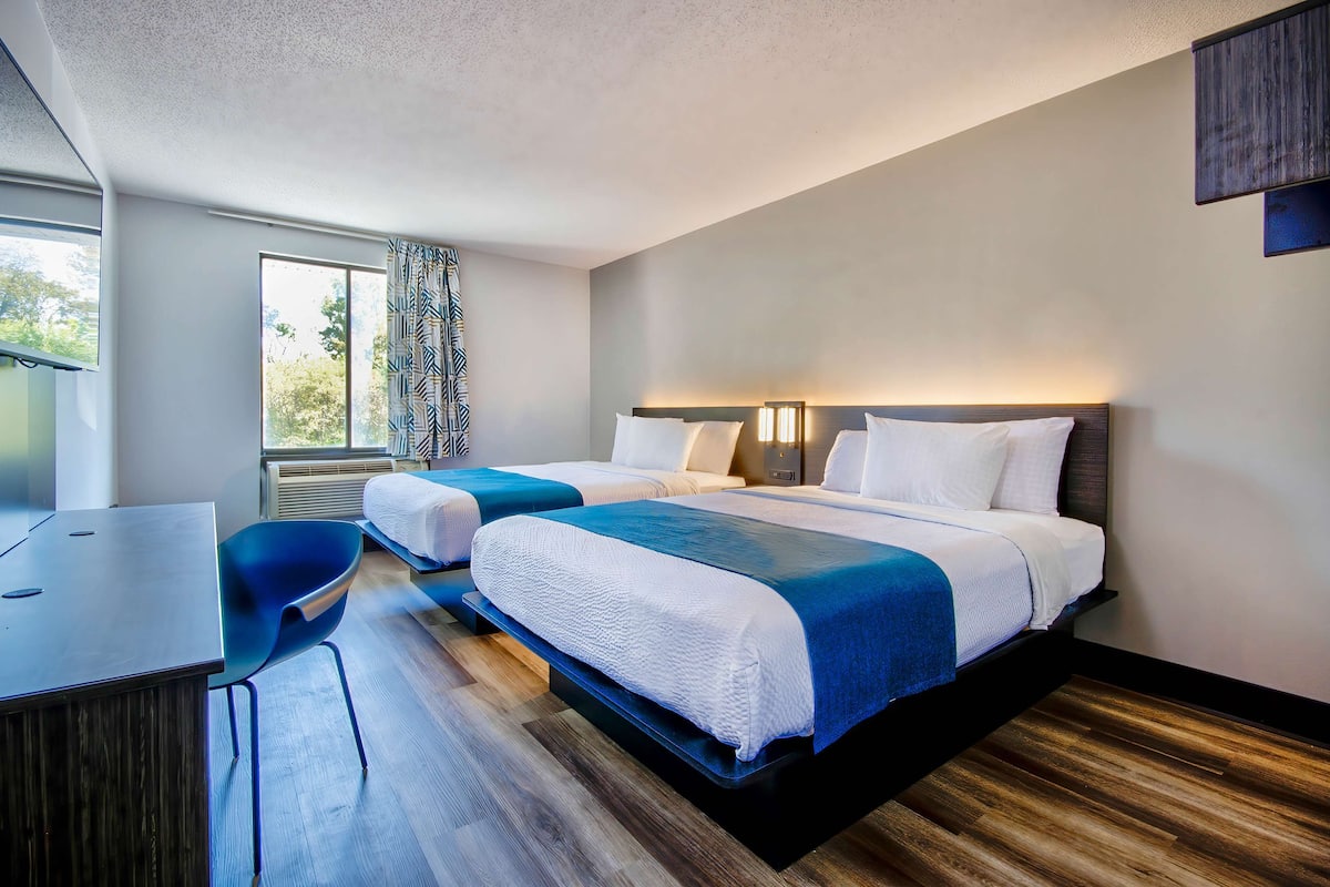 Blackout drapes, WiFi, bed sheets