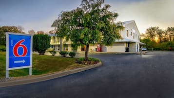 Vista frontal de la propiedad