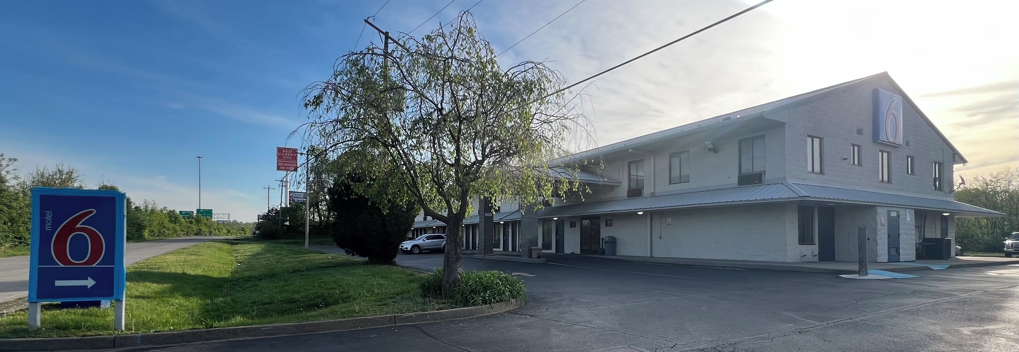 A motel with a large sign indicating the number 6.