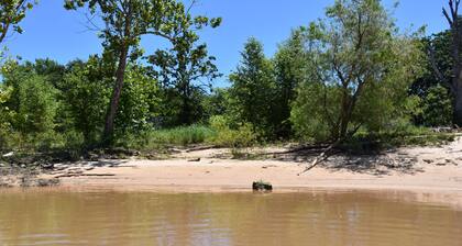 OWL LITTLE LAKE HOUSE A FUN WALK TO SANDY BEACH