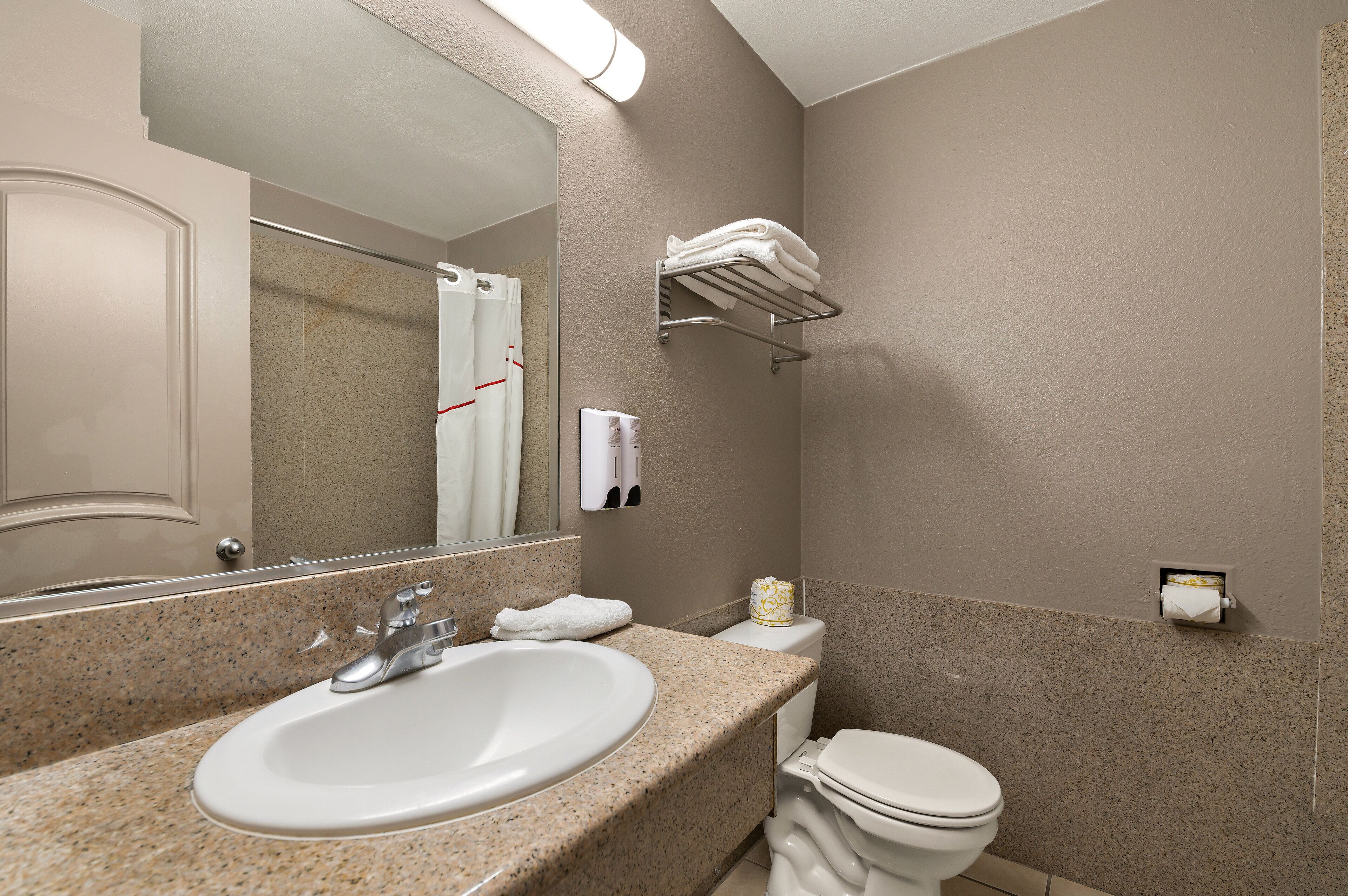 Photo - Red Roof Inn Los Angeles - Bellflower