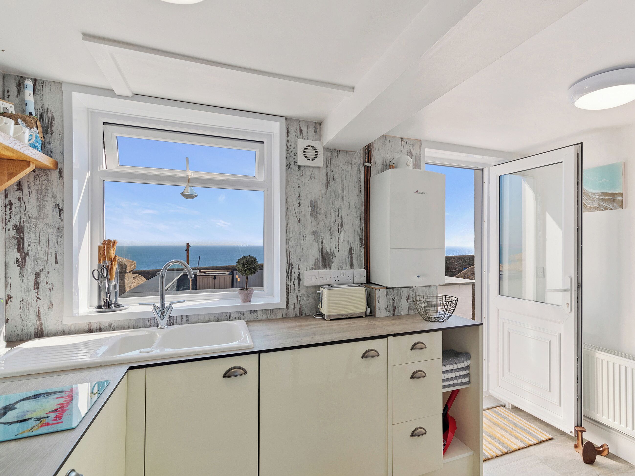 Køkkentøj/tallerkener/redskaber