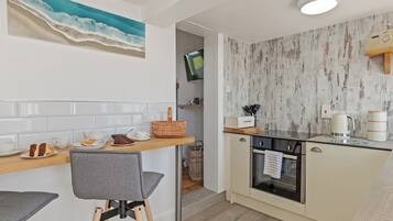 Cookware/dishes/utensils