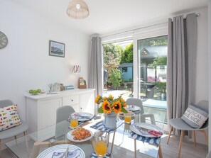 Dining - 3 bedroom accommodation in Paignton (Paignton)