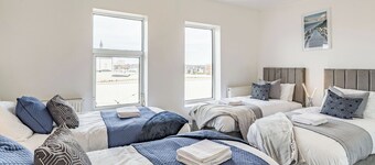 Sea View Apartment Two - UK36847