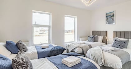 Sea View Apartment Two - UK36847