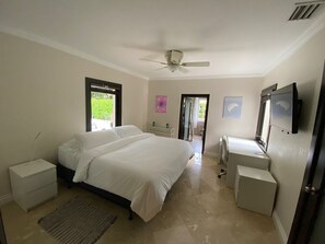 3 Schlafzimmer, Zimmersafe, Schreibtisch, Bügeleisen/Bügelbrett