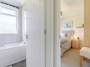2 bedrooms, free WiFi, bed sheets, wheelchair access - 2 bedroom accommodation in Llanynis, near Builth Wells (Llanynis, near Builth Wells)
