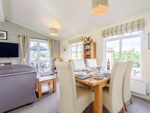 Dining - 2 bedroom accommodation in Llanynis, near Builth Wells (Llanynis, near Builth Wells)