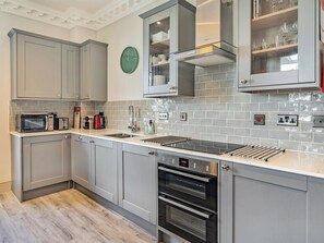 Dishwasher, cookware/dishes/utensils