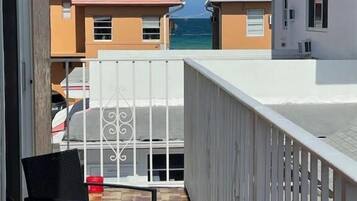 Studio Suite Cao cấp | Hiên