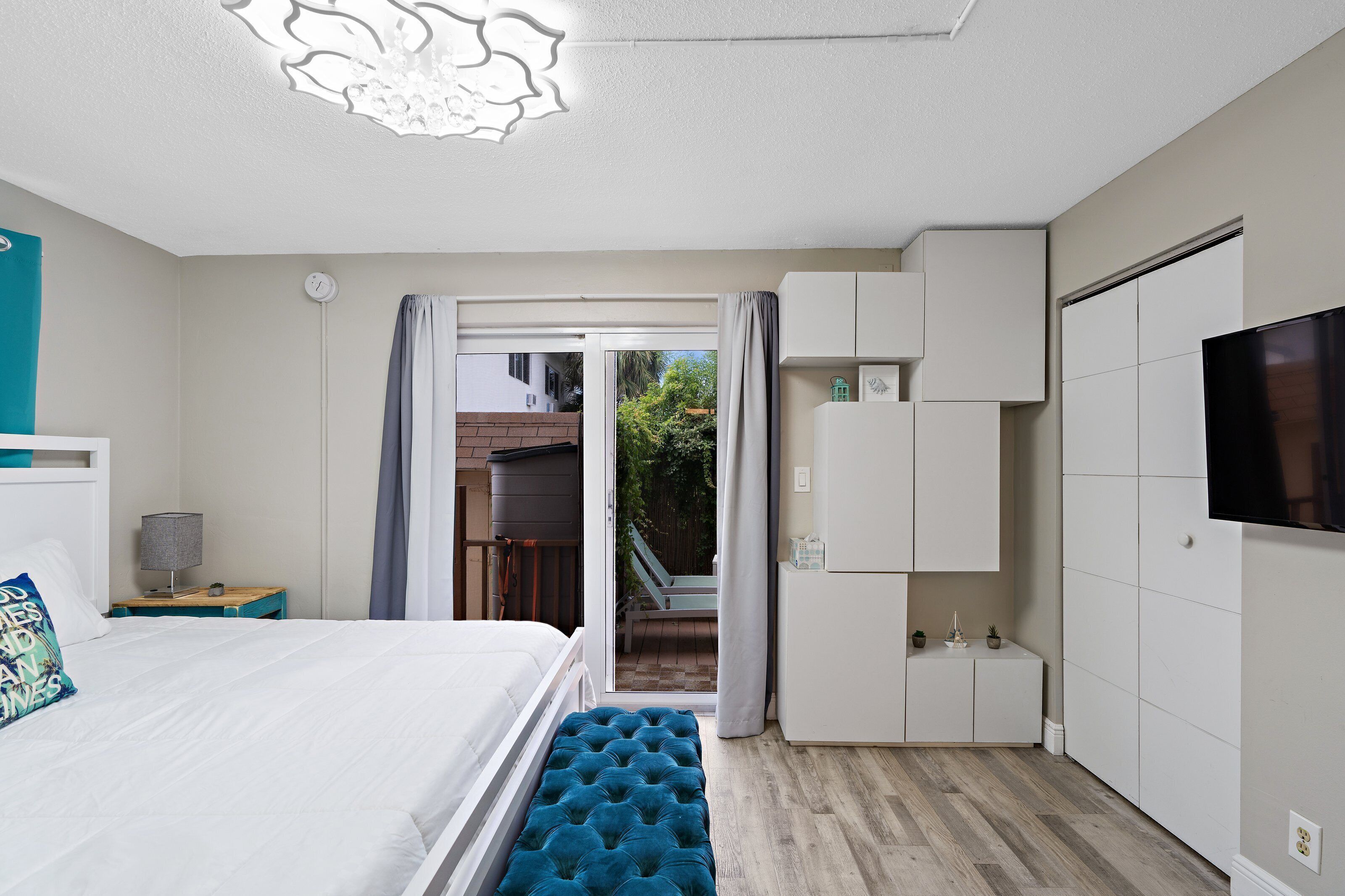 Egyptian cotton sheets, premium bedding, down duvets, in-room safe