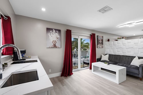 The Tel Hollywood Beach