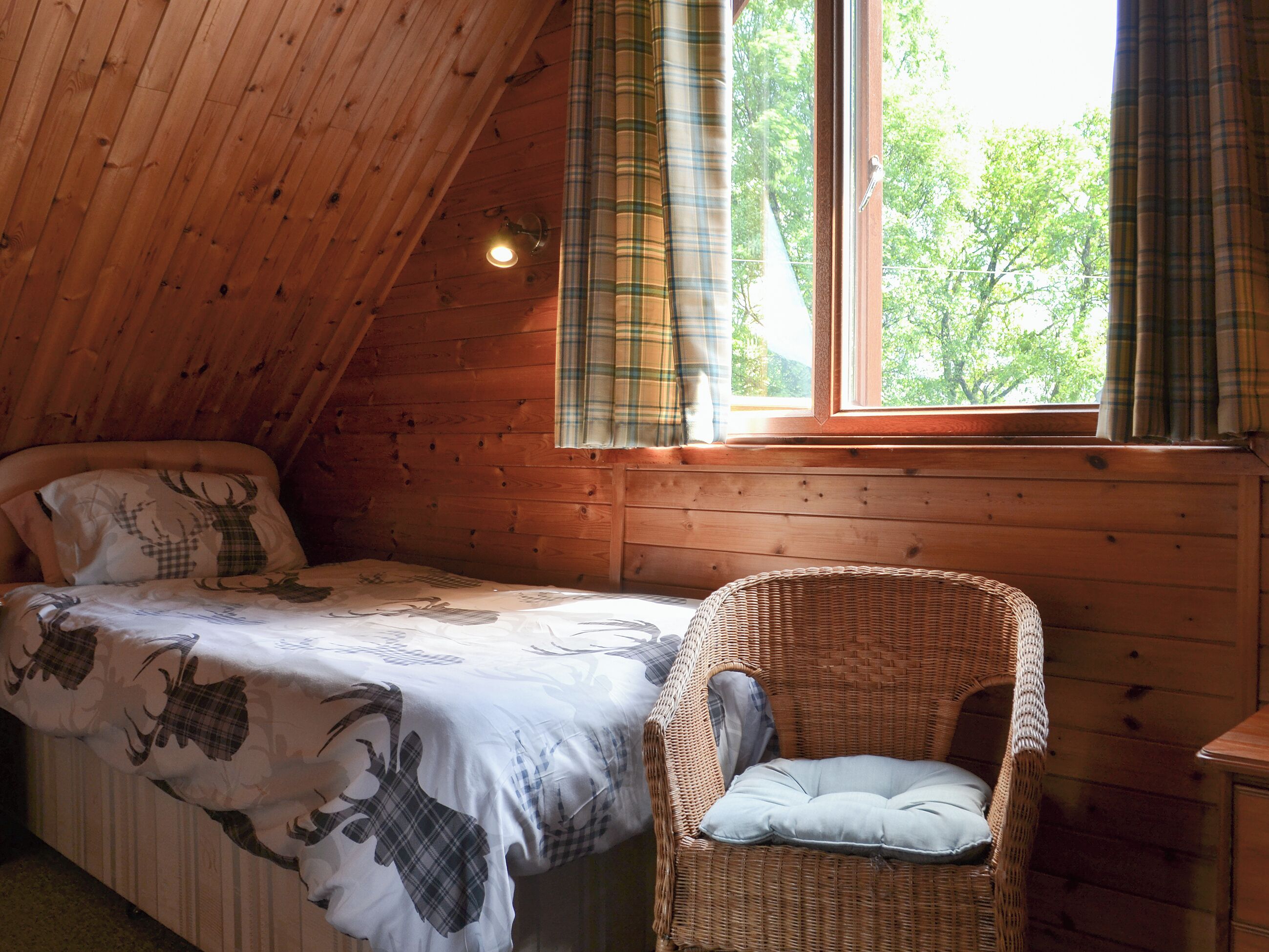 2 bedrooms, bed sheets