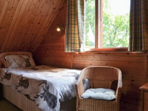 2 bedrooms, bed sheets - A cosy well presented cedar wood lodge sitting at the foot of Ben Nevis. (Corpach, Fort William)