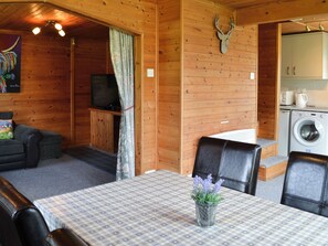 TV - A cosy well presented cedar wood lodge sitting at the foot of Ben Nevis. (Corpach, Fort William)