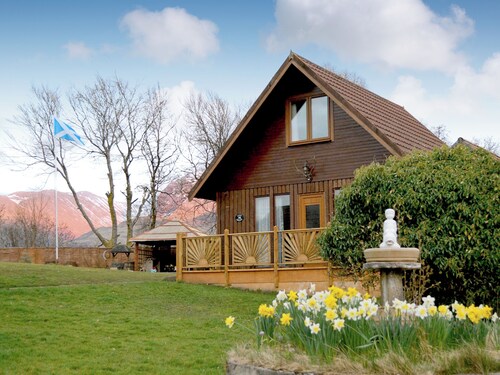 A cosy well presented cedar wood lodge sitting at the foot of Ben Nevis.