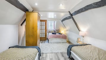 5 bedrooms, free WiFi, bed sheets