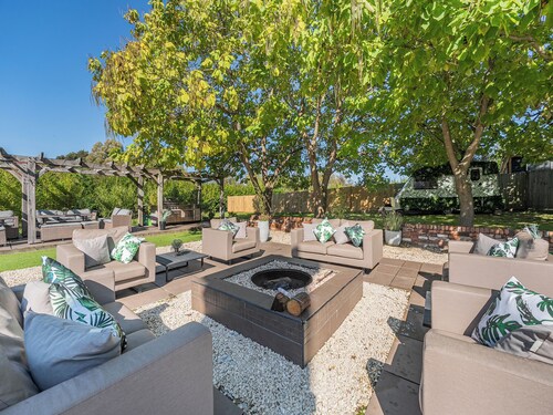 5 bedroom accommodation in Ashford