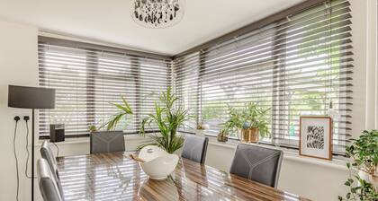 5 bedroom accommodation in Ashford