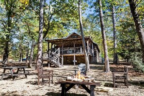 Outdoor dining - Creekside Cabin with Hot Tub. Walking distance to the New Casino! (Broken Bow)