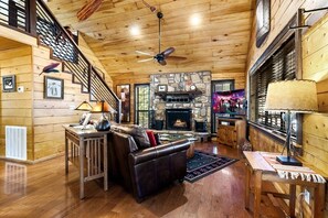 Smart TV, fireplace, DVD player - Creekside Cabin with Hot Tub. Walking distance to the New Casino! (Broken Bow)