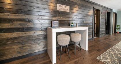 Modern Boutique Queen Studio | Near Downtown Muskegon
