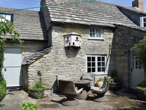 Outdoor dining - This charming cottage has a secluded garden which is perfect for relaxing in. (Ulwell, near Swanage)