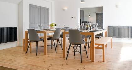 8 bedroom accommodation in Swanage