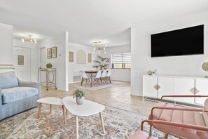 Smart TV, fireplace, computer monitors