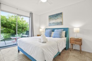 3 chambres, matelas mémoire de forme, bureau, fer et planche à repasser