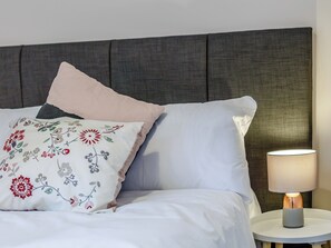 3 bedrooms, free WiFi, bed sheets - 3 bedroom accommodation in Alnmouth (Alnmouth)