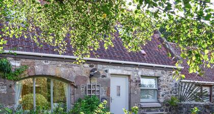 2 bedroom accommodation in Drumcrosshall, Bathgate near Edinburgh