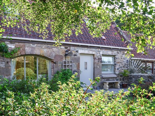 2 bedroom accommodation in Drumcrosshall, Bathgate near Edinburgh