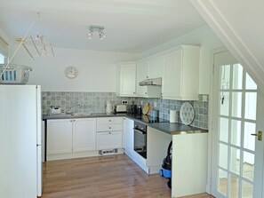 High chair - 2 bedroom accommodation in Drumcrosshall, Bathgate near Edinburgh (Drumcrosshall, Bathgate near Edinburgh)