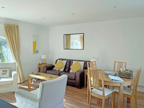 Fireplace - 2 bedroom accommodation in Drumcrosshall, Bathgate near Edinburgh (Drumcrosshall, Bathgate near Edinburgh)