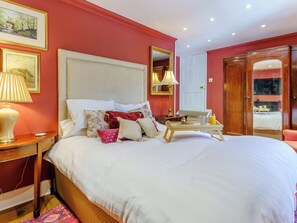5 bedrooms, free WiFi, bed sheets - 5 bedroom accommodation in Laugharne (Laugharne)