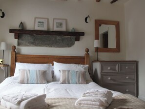 1 quarto, Wi-Fi de cortesia, roupa de cama