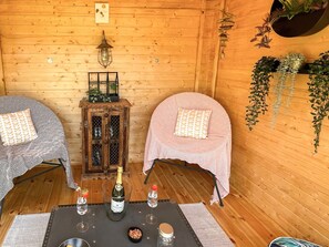 Outdoor dining - Diesel's Desirable Den - UK36786 (Chart Sutton, near Maidstone)