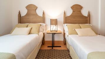 2 bedrooms, iron/ironing board, WiFi (free), bed sheets