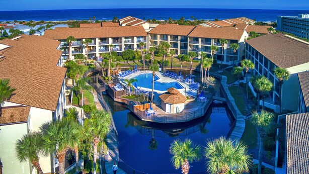 A heated pool - Beautiful Fully Renovated Pool View Unit Just A Short Stroll To Beach Access! (Saint Augustine)