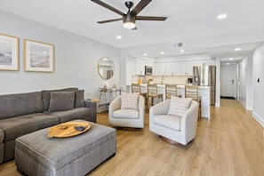 Smart TV - Beautiful Fully Renovated Pool View Unit Just A Short Stroll To Beach Access! (Saint Augustine)