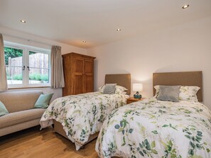 3 bedrooms, free WiFi, bed sheets