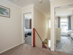 4 bedrooms, free WiFi, bed sheets