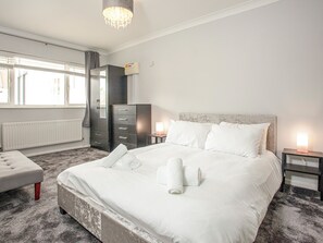 4 bedrooms, free WiFi, bed sheets