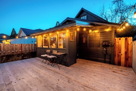 Terrace/patio. Warren House · 1800s Cottage · Hot Tub · Game Room · 3BR · Downtown Rogue River