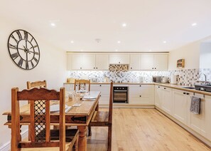 Geschirrspüler, Hochstuhl, Gefrierschrank