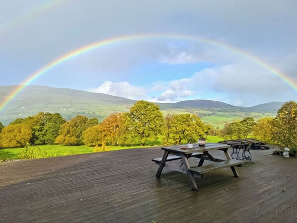 Outdoor dining - 2 bedroom accommodation in Penybntfawr, near Oswestry (Penybntfawr, near Oswestry)
