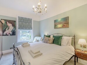 4 quartos, Wi-Fi de cortesia, roupa de cama