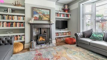 Fireplace, Netflix, streaming services